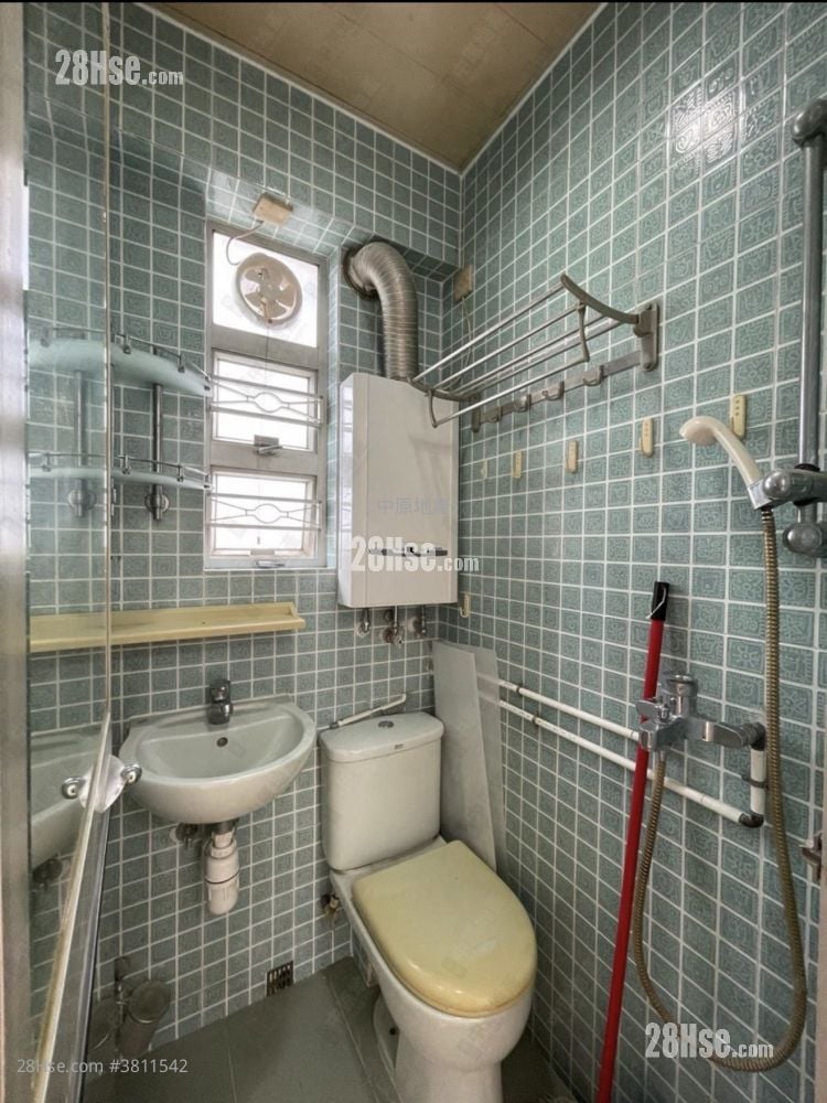 Kwai Fung Building Sell 1 Bedroom , 1 Bathroom 255 ft²