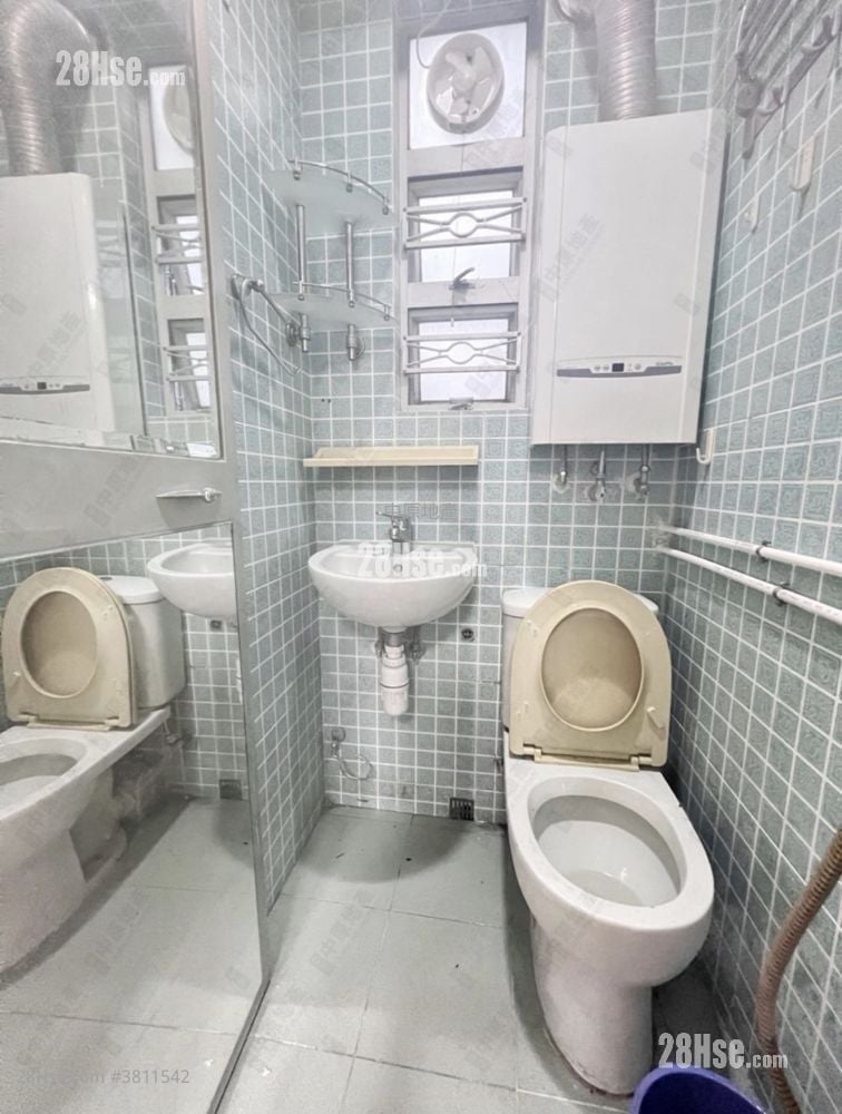 Kwai Fung Building Sell 1 Bedroom , 1 Bathroom 255 ft²