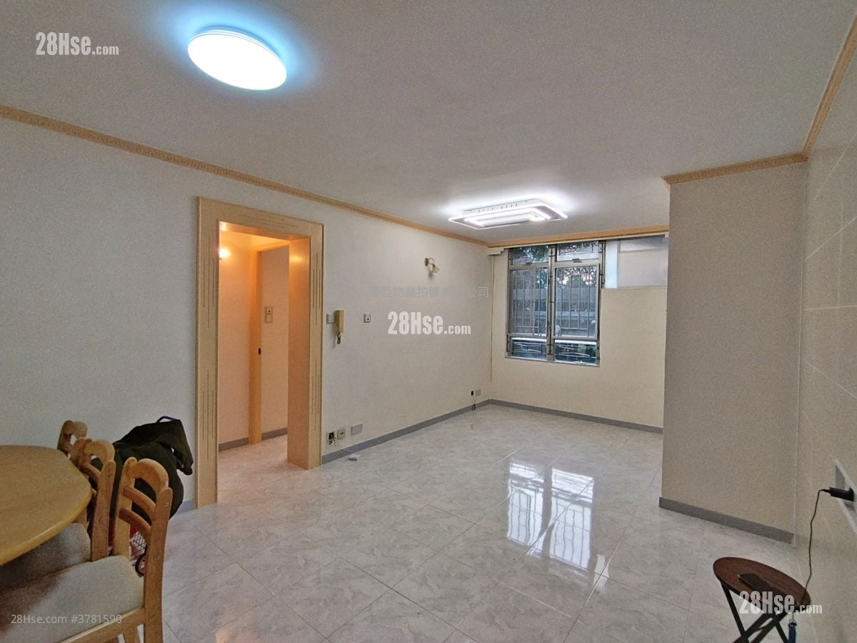 Hiu Lai Court Sell 3 Bedrooms , 1 Bathroom 604 ft²