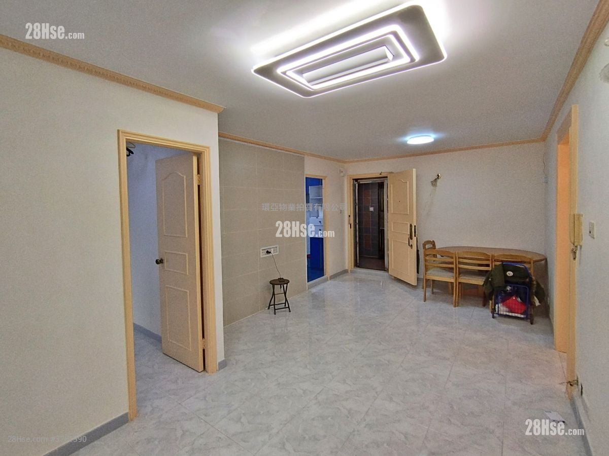 Hiu Lai Court Sell 3 Bedrooms , 1 Bathroom 604 ft²