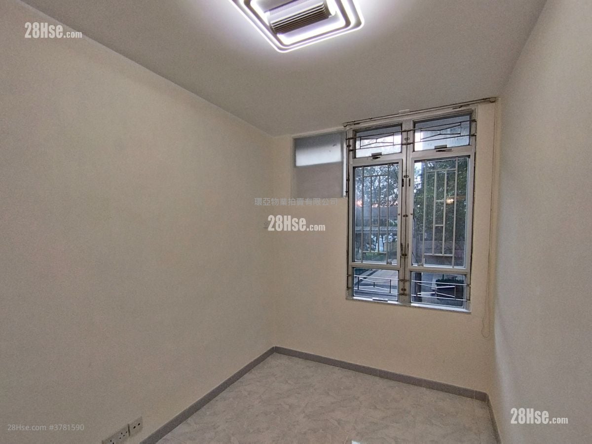 Hiu Lai Court Sell 3 Bedrooms , 1 Bathroom 604 ft²