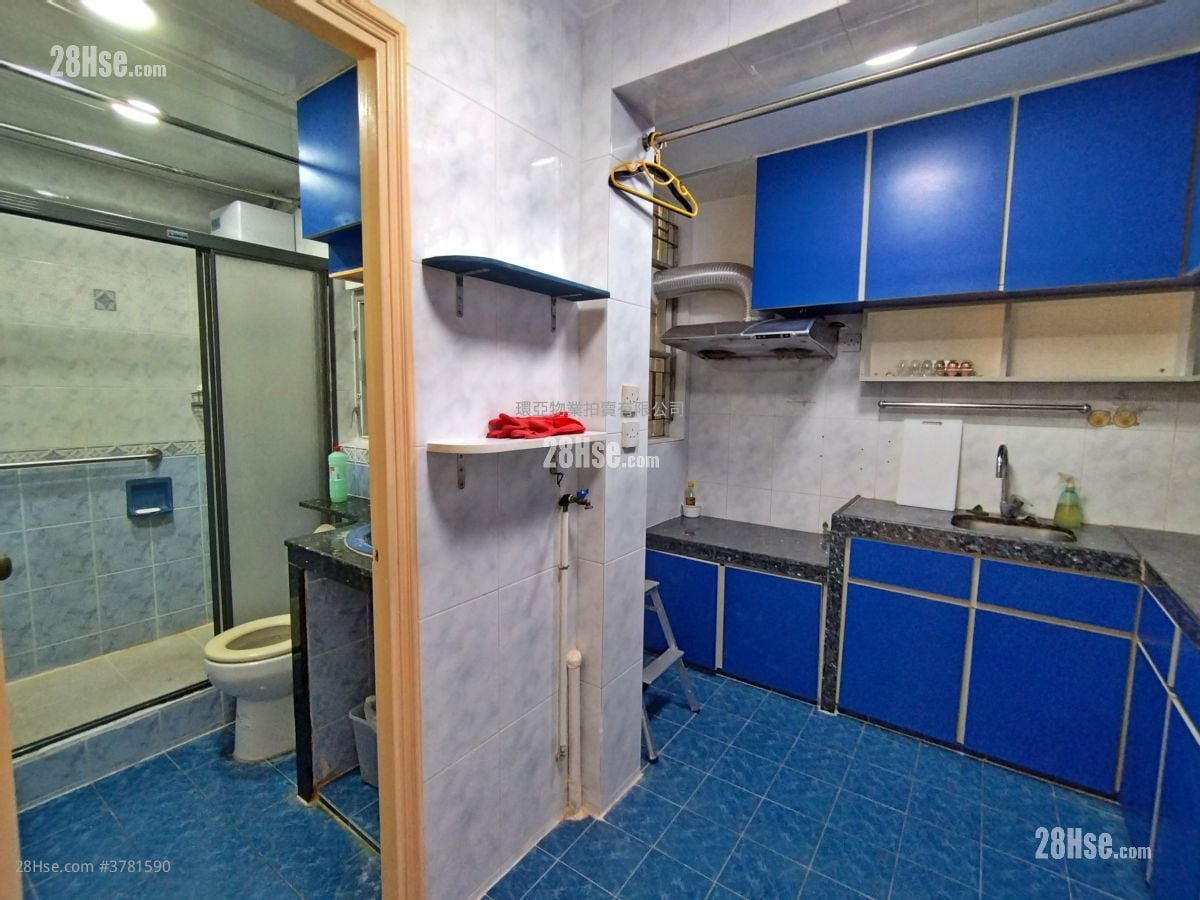Hiu Lai Court Sell 3 Bedrooms , 1 Bathroom 604 ft²