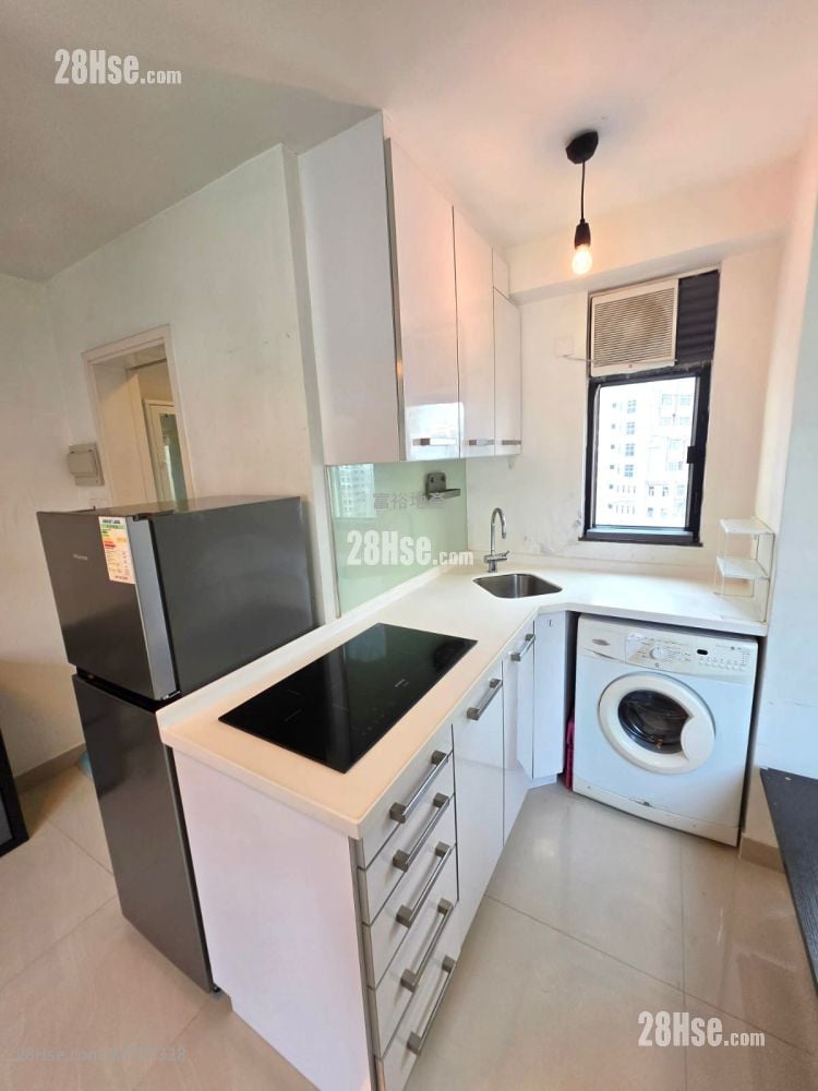 Universal Building Sell 215 ft²