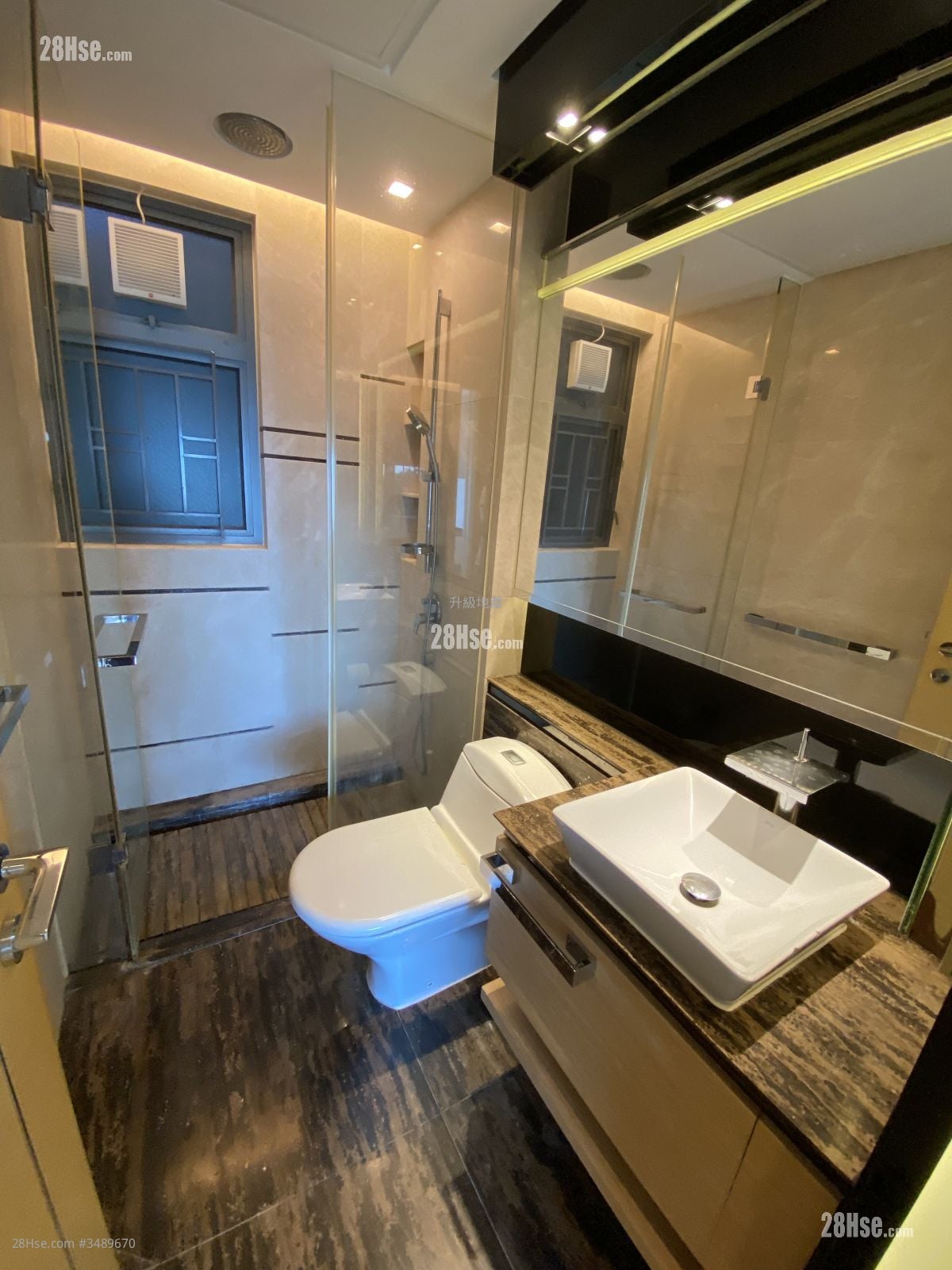 bathroom: Aria Sell 3 Bedrooms , 3 Bathrooms 1,248 ft²