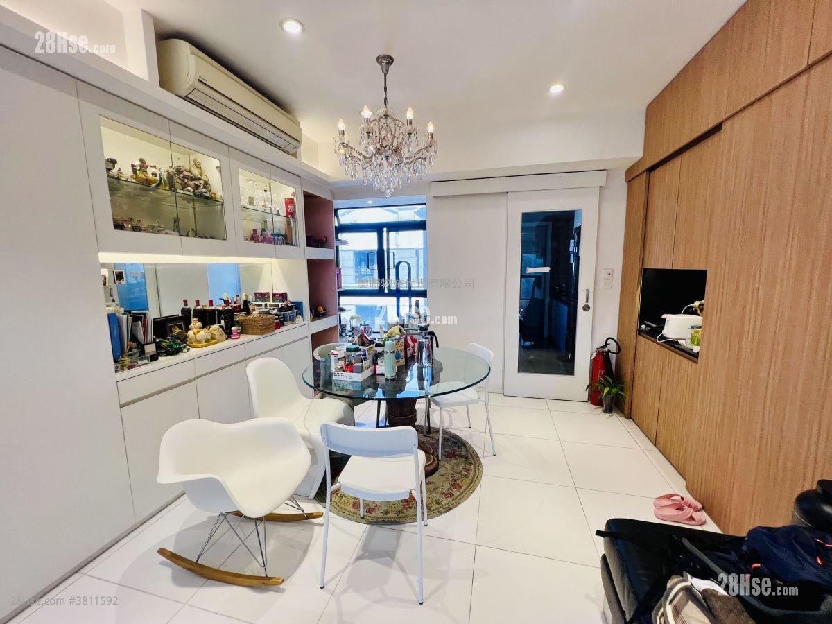 King's Park Hill Sell 2 Bedrooms , 3 Bathrooms 1,230 ft²