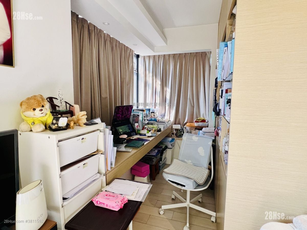 King's Park Hill Sell 2 Bedrooms , 3 Bathrooms 1,230 ft²