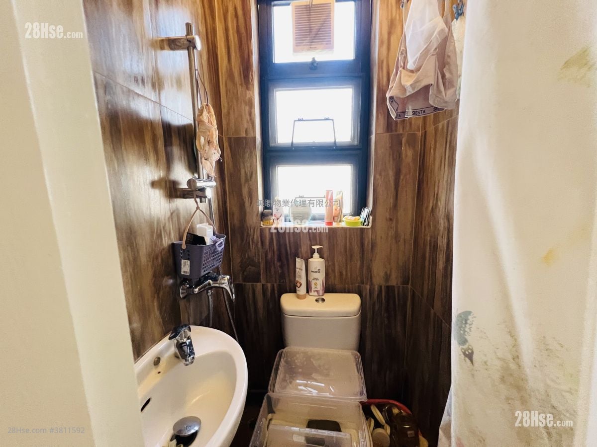 King's Park Hill Sell 2 Bedrooms , 3 Bathrooms 1,230 ft²