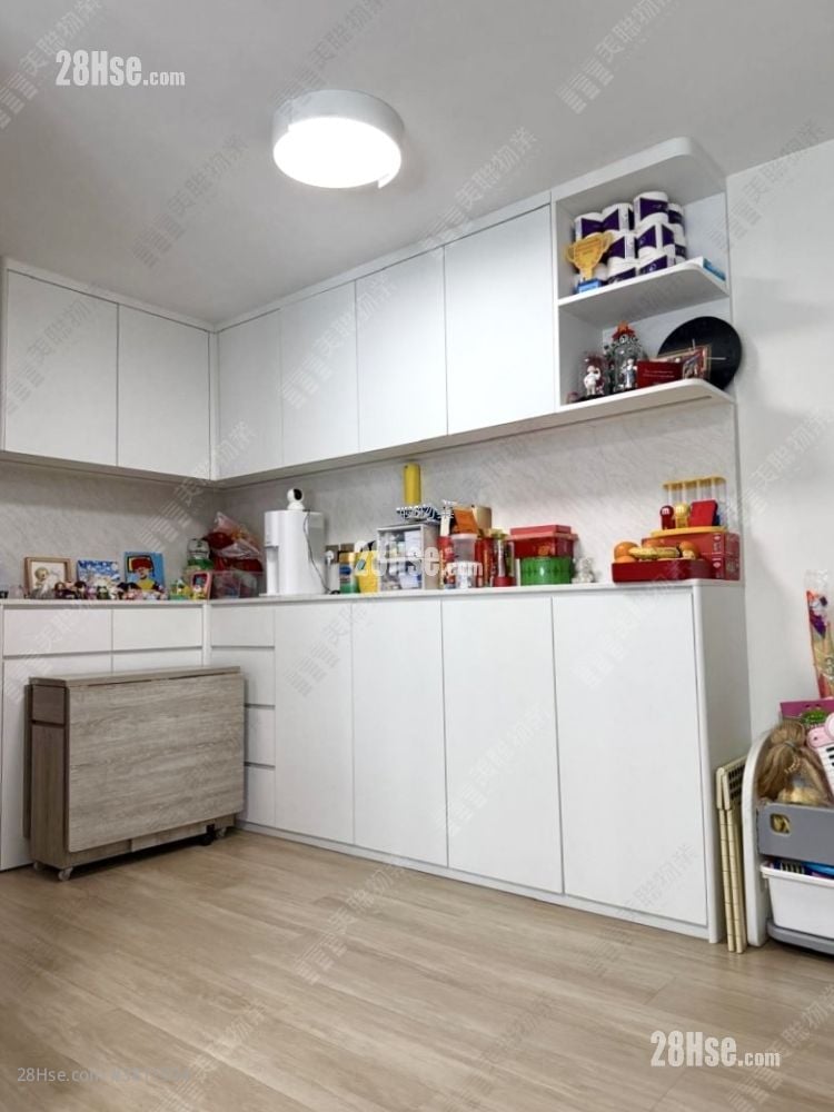 Ching Wah Court Sell 3 Bedrooms , 1 Bathroom 554 ft²