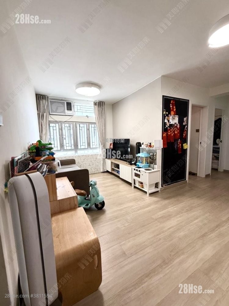 Ching Wah Court Sell 3 Bedrooms , 1 Bathroom 554 ft²