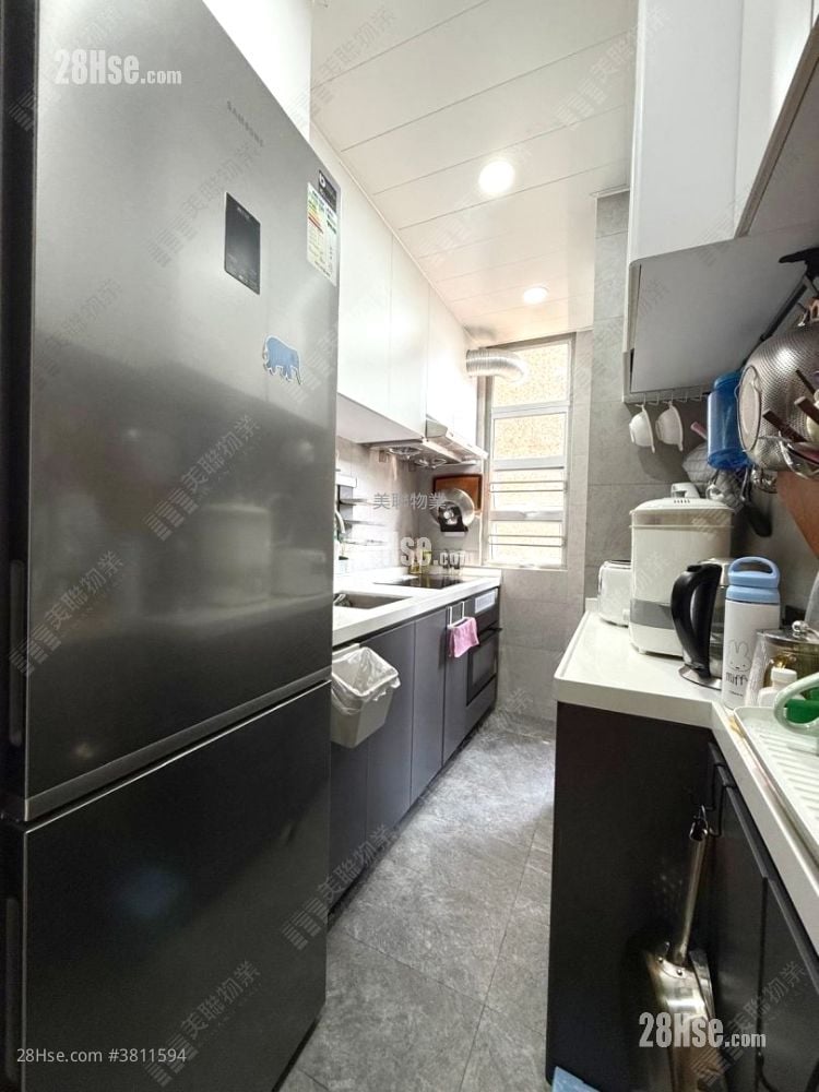 Ching Wah Court Sell 3 Bedrooms , 1 Bathroom 554 ft²