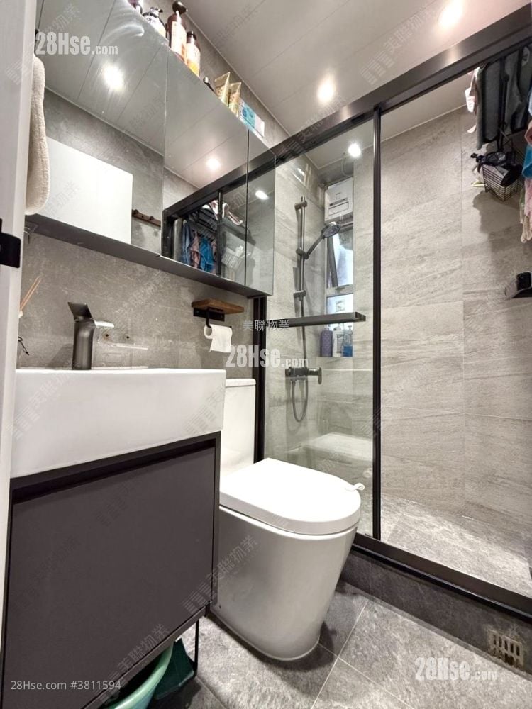 Ching Wah Court Sell 3 Bedrooms , 1 Bathroom 554 ft²