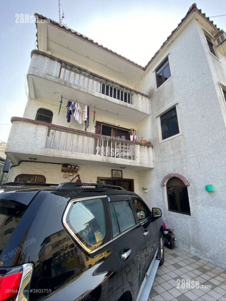 Village Rental 3 Bedrooms , 1 Bathroom 700 ft²