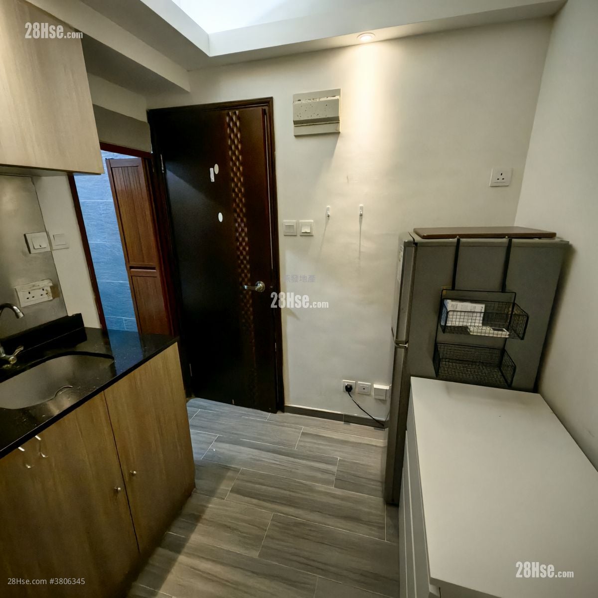 向南楼 租盘 开放式间隔 , 1 浴室 100 平方尺