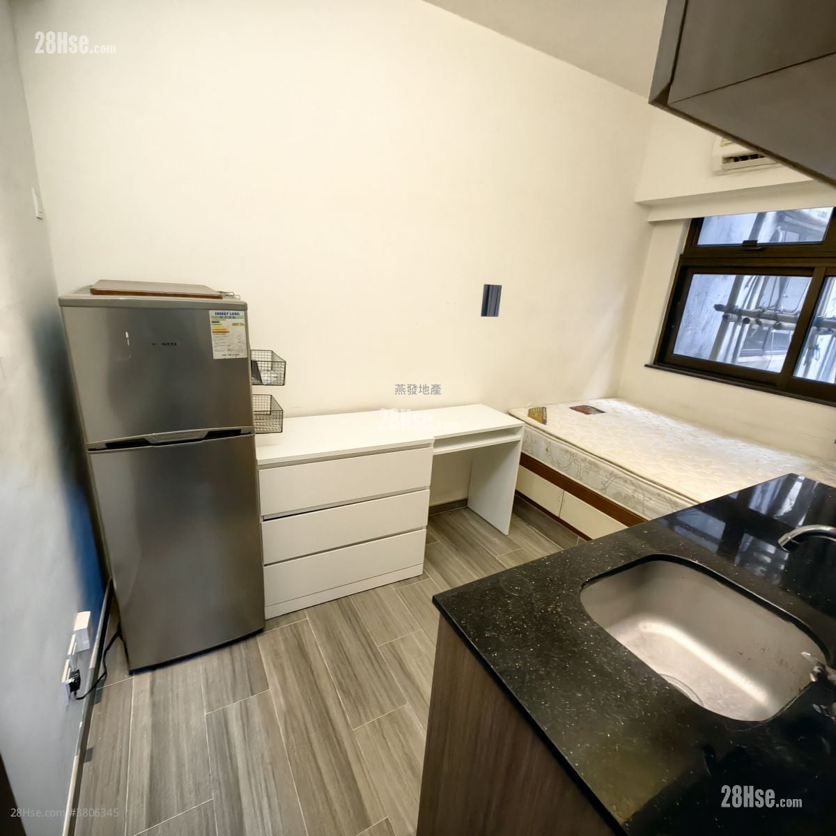 向南楼 租盘 开放式间隔 , 1 浴室 100 平方尺