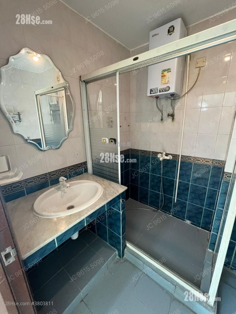 村屋 租盘 3 房 , 1 浴室 700 平方尺