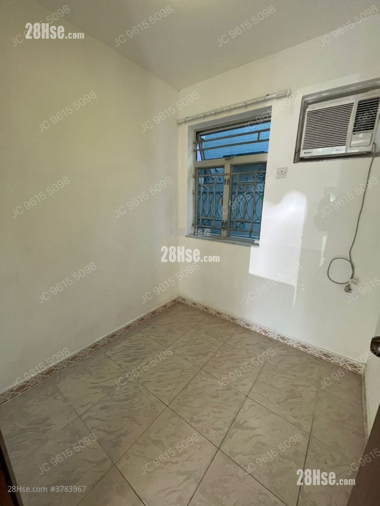 Village Rental 3 Bedrooms , 1 Bathroom 700 ft²