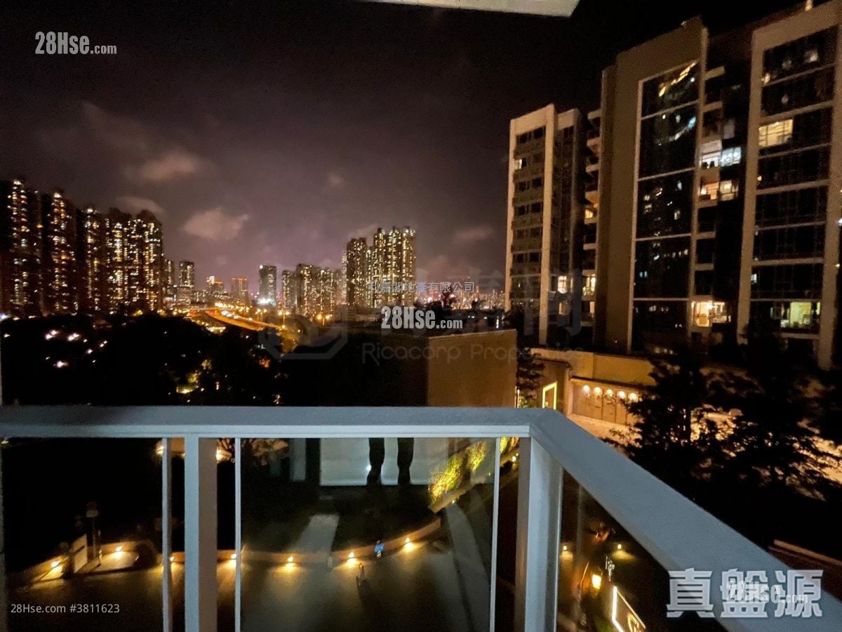 Cullinan West Sell 4 Bedrooms , 3 Bathrooms 1,367 ft²