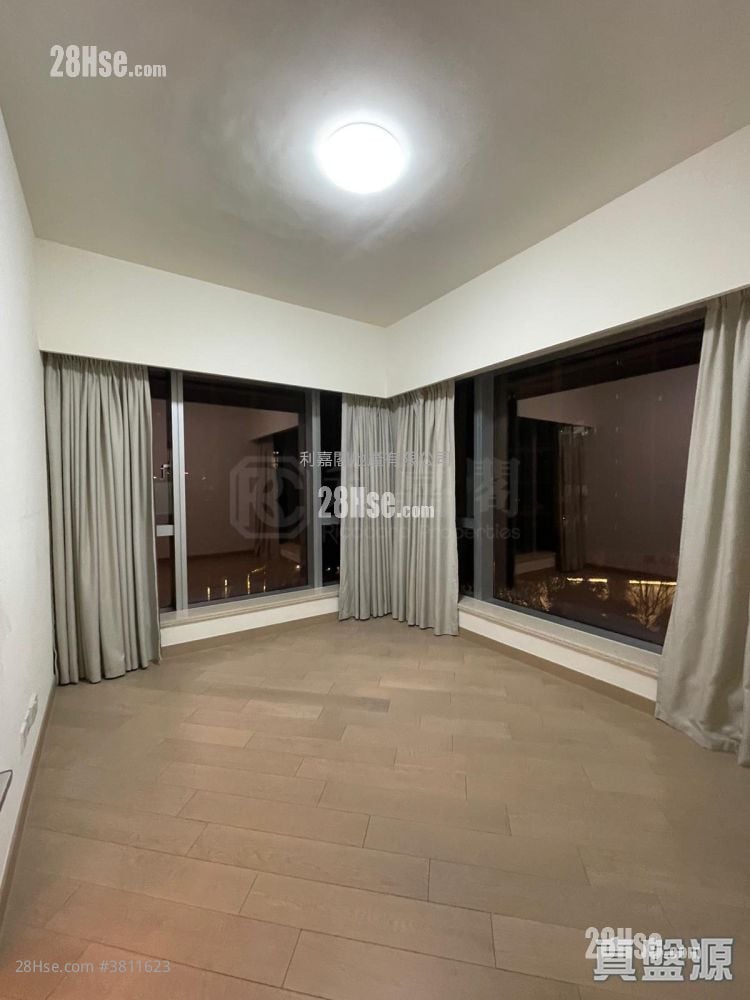 Cullinan West Sell 4 Bedrooms , 3 Bathrooms 1,367 ft²