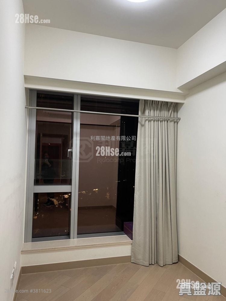 Cullinan West Sell 4 Bedrooms , 3 Bathrooms 1,367 ft²