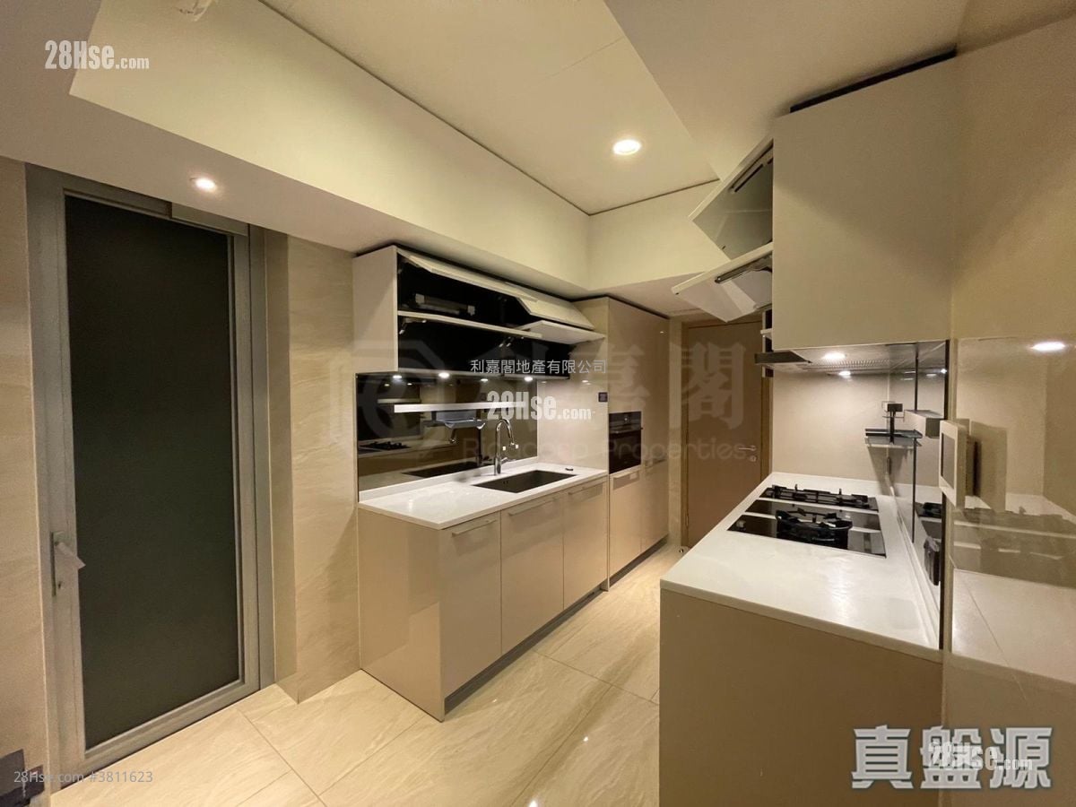 Cullinan West Sell 4 Bedrooms , 3 Bathrooms 1,367 ft²