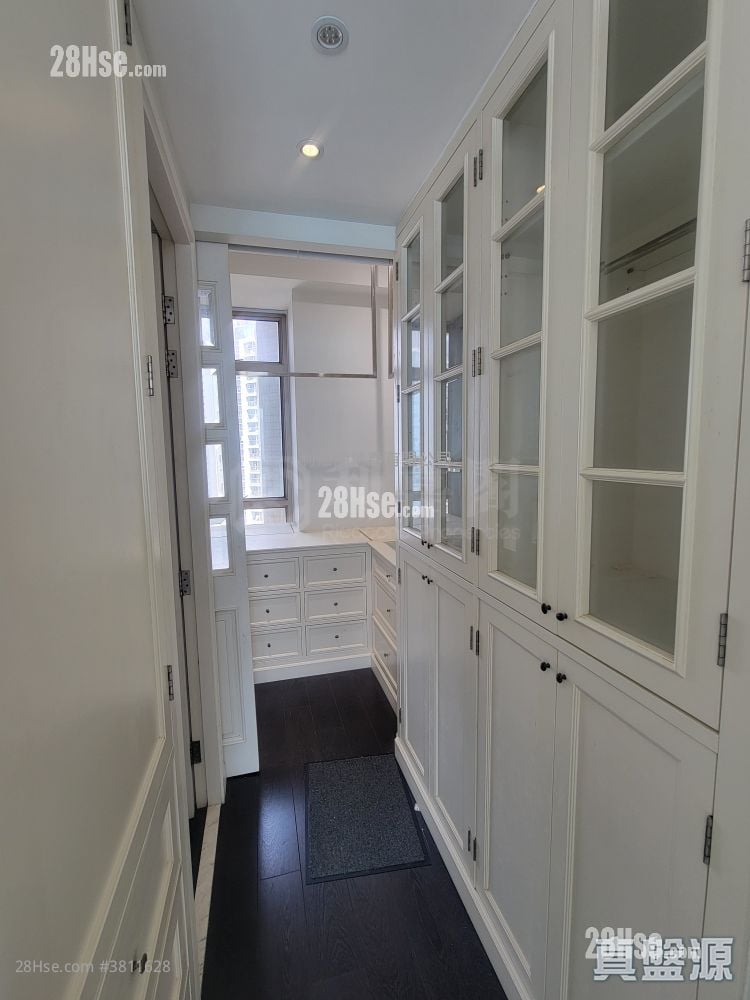 One Silversea Sell 2 Bedrooms 963 ft²