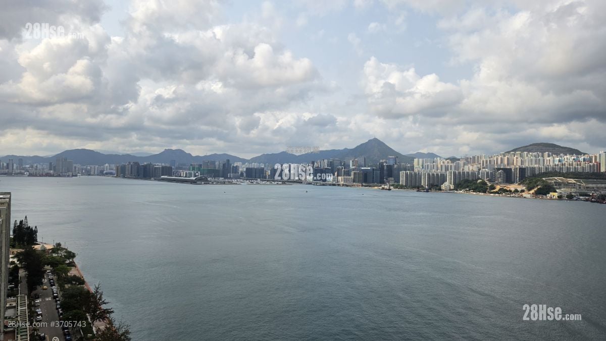 Grand Promenade Rental 4 Bedrooms , 3 Bathrooms 1,129 ft²