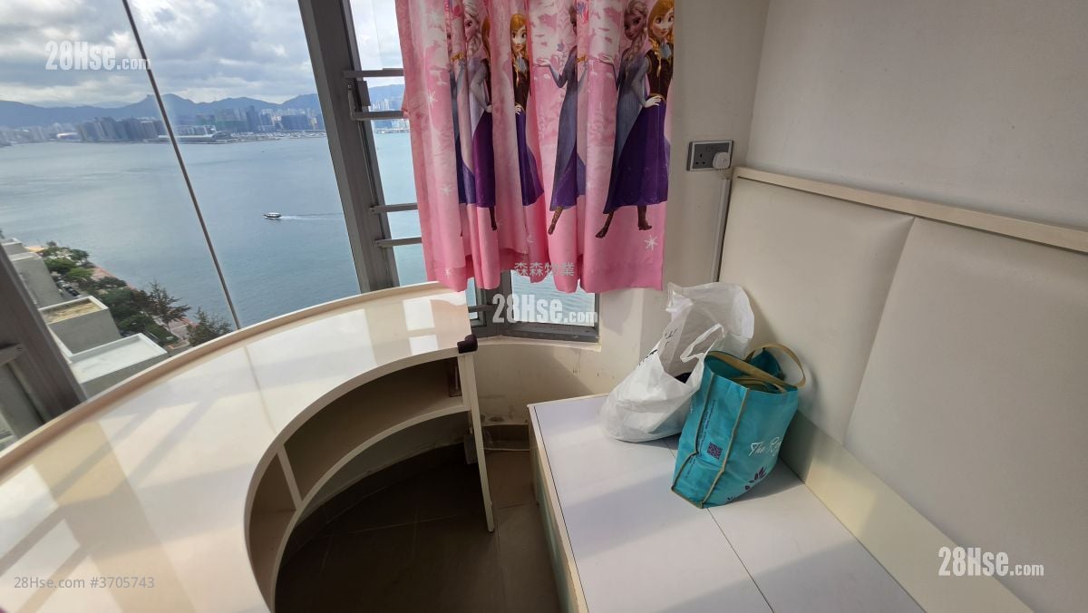 Grand Promenade Rental 4 Bedrooms , 3 Bathrooms 1,129 ft²