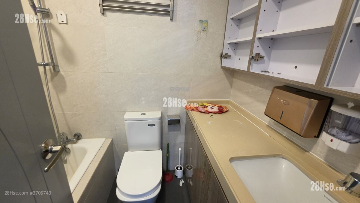 Grand Promenade Rental 4 Bedrooms , 3 Bathrooms 1,129 ft²