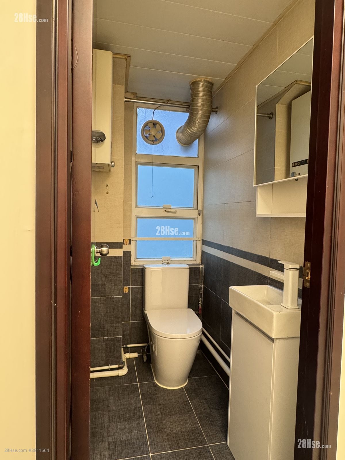 Tai Tak Industrial Building Sell 1 Toilet