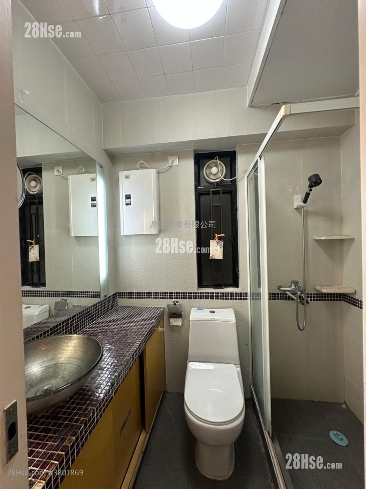 Kornhill Rental 2 Bedrooms , 1 Bathroom 466 ft²