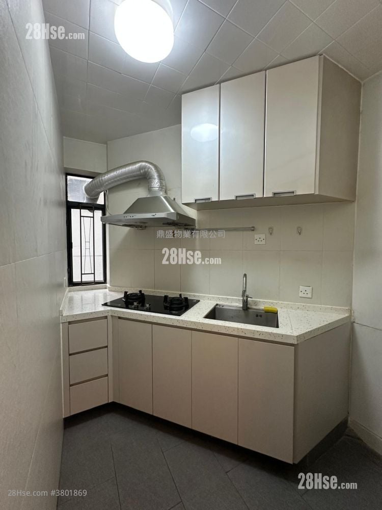 Kornhill Rental 2 Bedrooms , 1 Bathroom 466 ft²