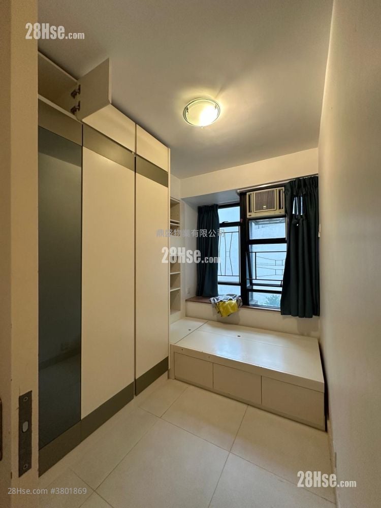 Kornhill Rental 2 Bedrooms , 1 Bathroom 466 ft²