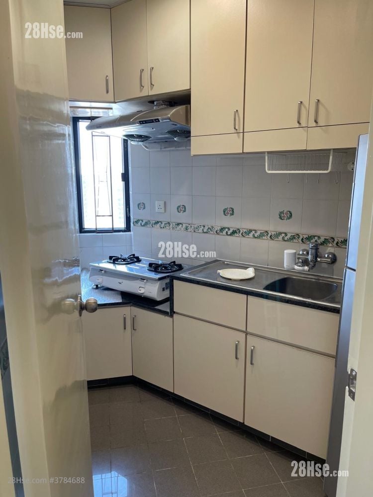 Kornhill Rental 2 Bedrooms , 1 Bathroom 466 ft²