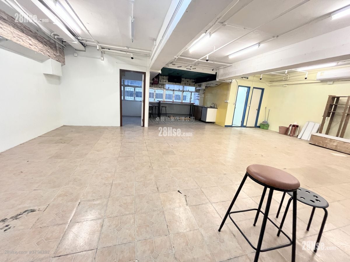 亿利工业中心 租盘 3 房 , 1 厕所 1,350 平方尺