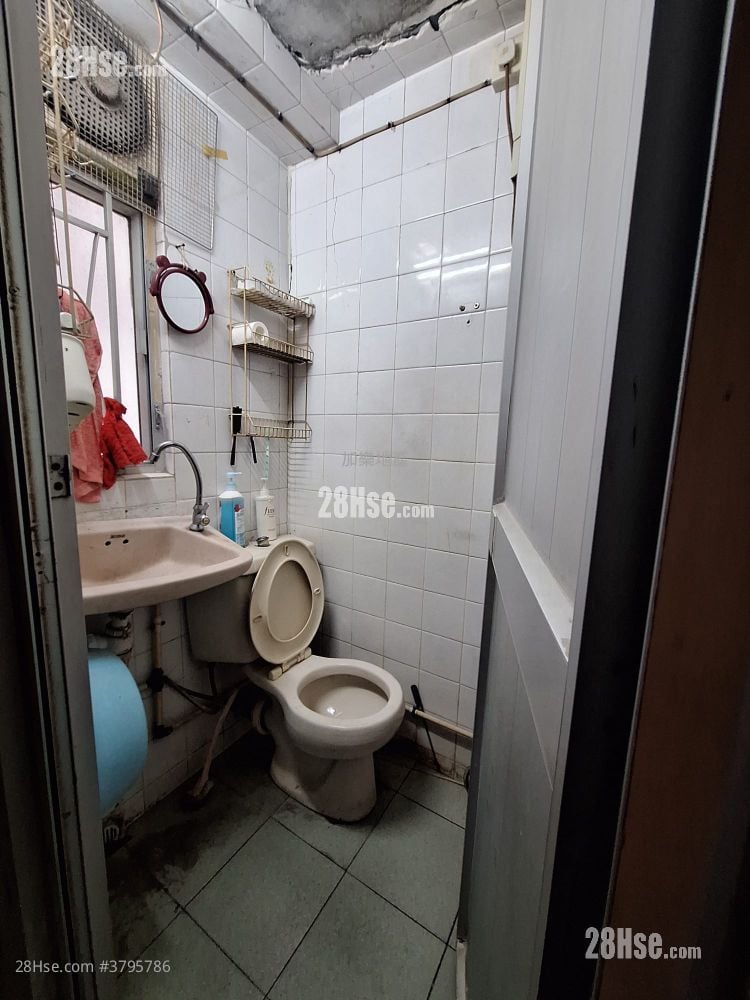 Whampoa Building Sell 2 Bedrooms , 1 Bathroom 256 ft²