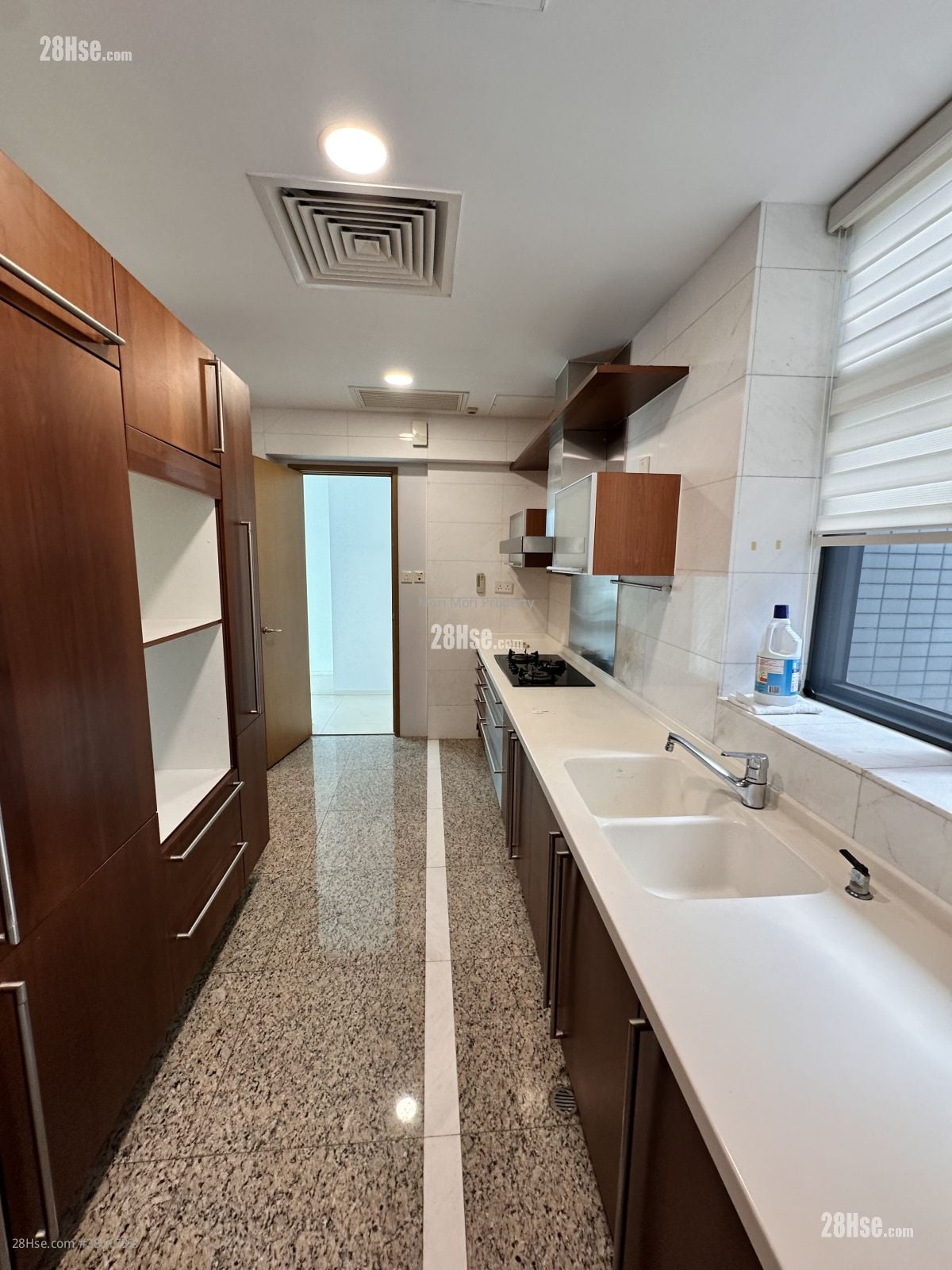 嘉仑台 租盘 3 房 , 2 浴室 1,411 平方尺