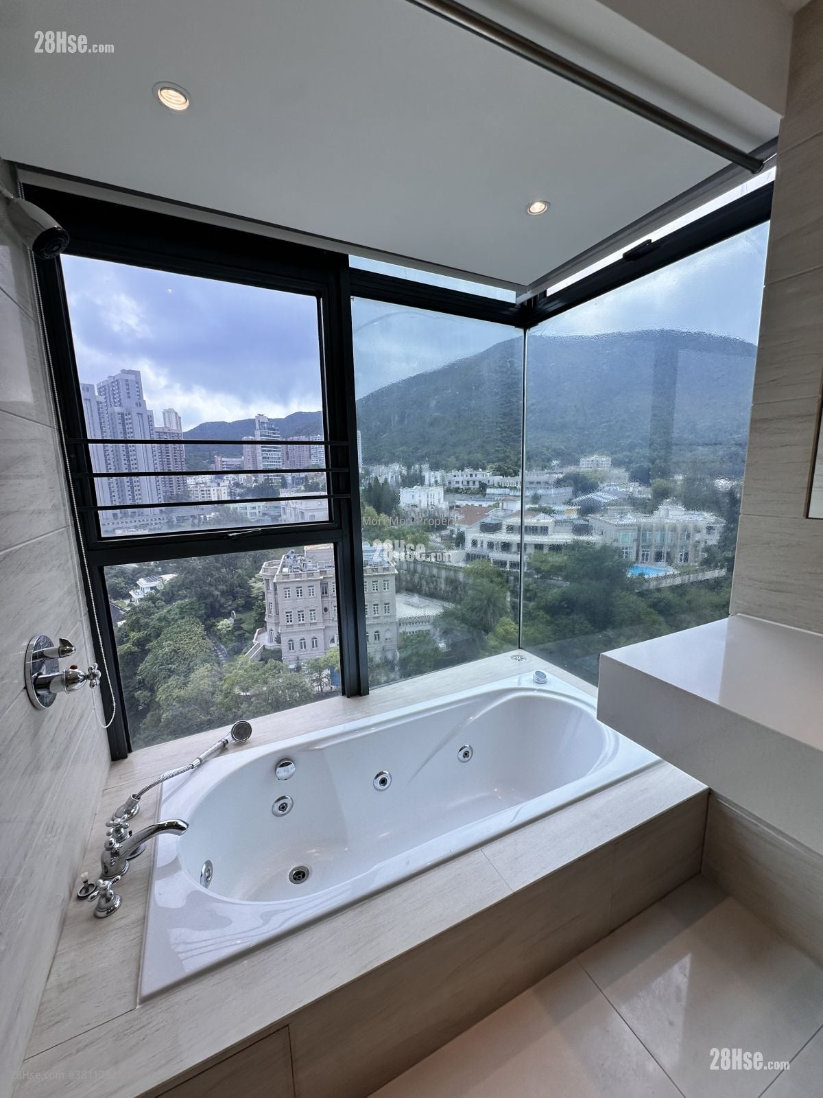 嘉仑台 租盘 3 房 , 2 浴室 1,411 平方尺