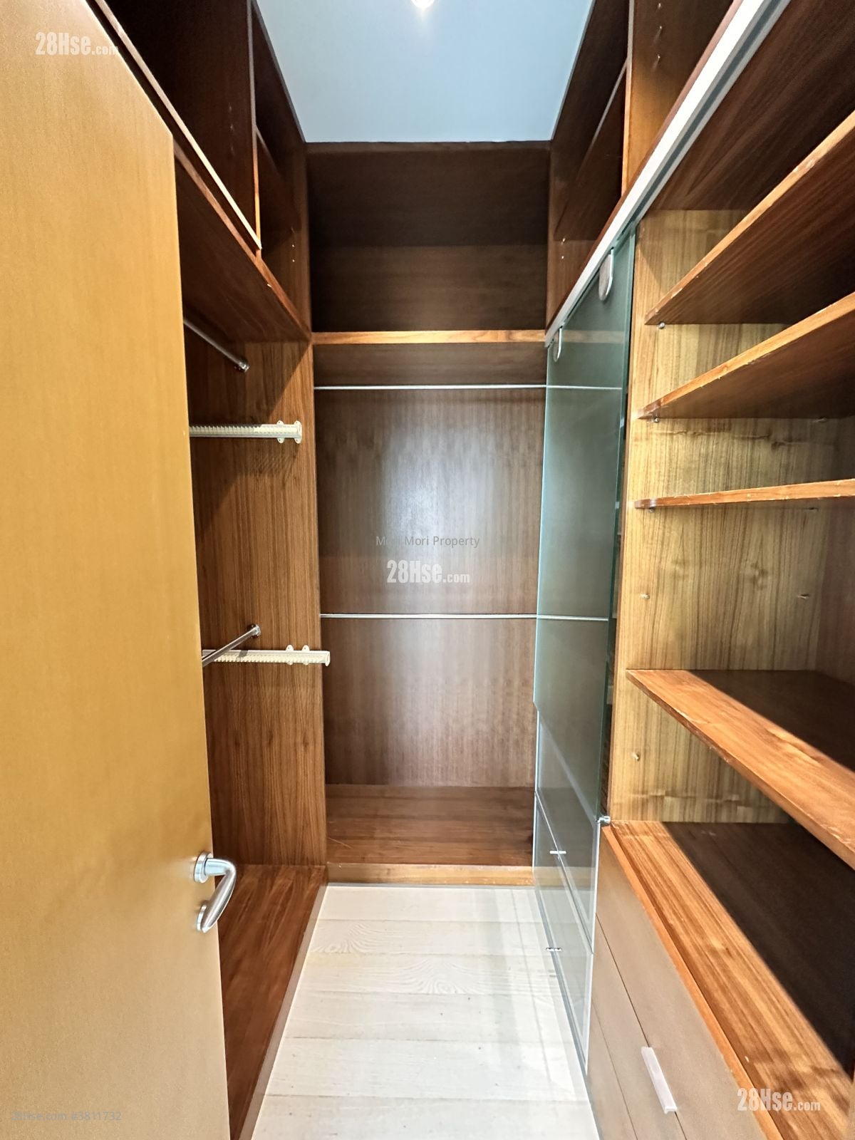 嘉仑台 租盘 3 房 , 2 浴室 1,411 平方尺