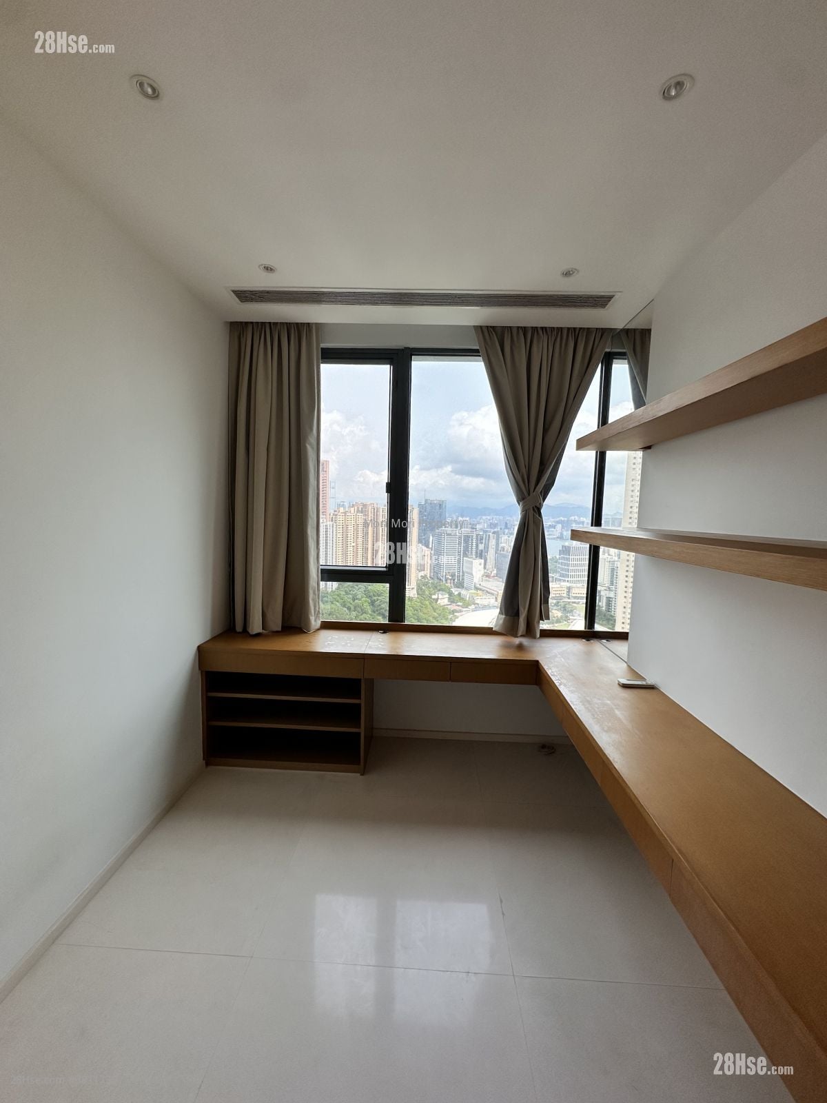 嘉仑台 租盘 3 房 , 2 浴室 1,411 平方尺