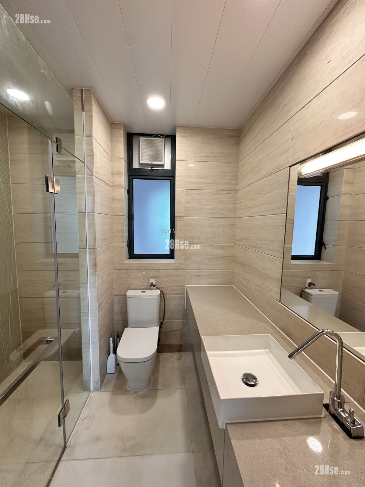 嘉仑台 租盘 3 房 , 2 浴室 1,411 平方尺