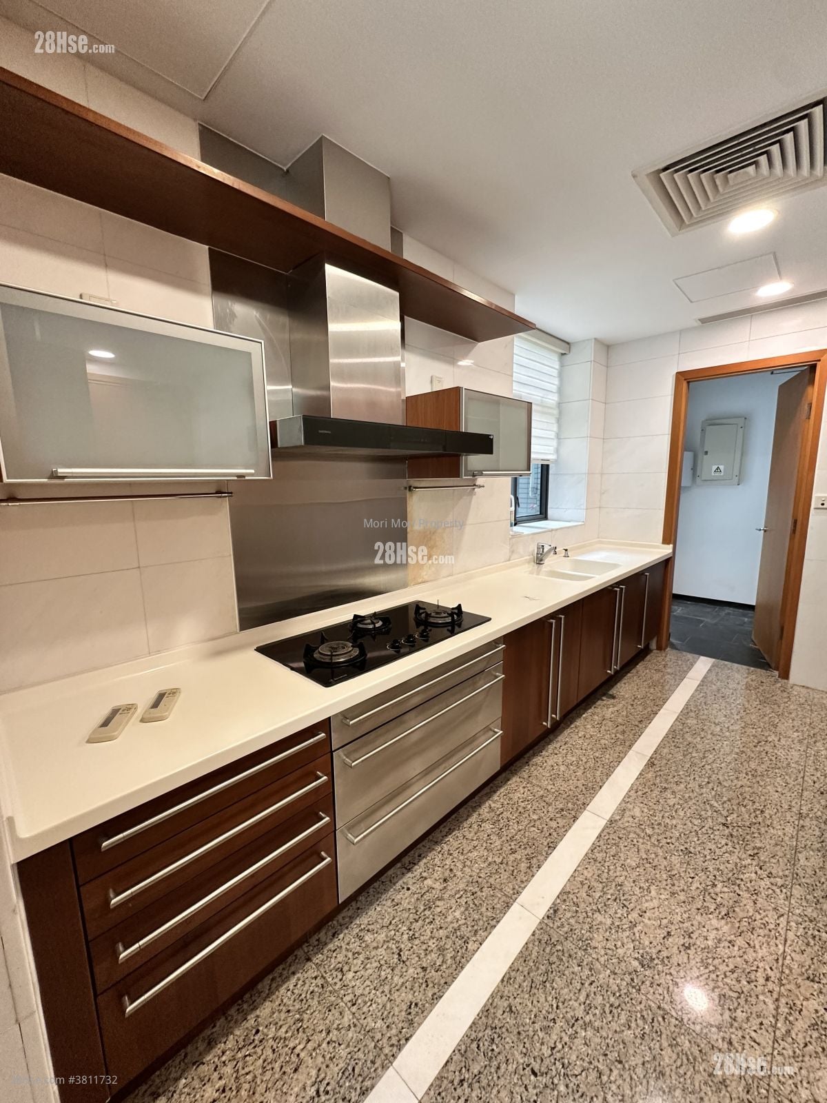 嘉仑台 租盘 3 房 , 2 浴室 1,411 平方尺