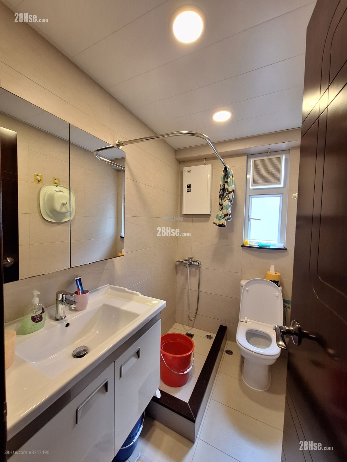 Po Yuen Mansion Sell 3 Bedrooms , 1 Bathroom 471 ft²