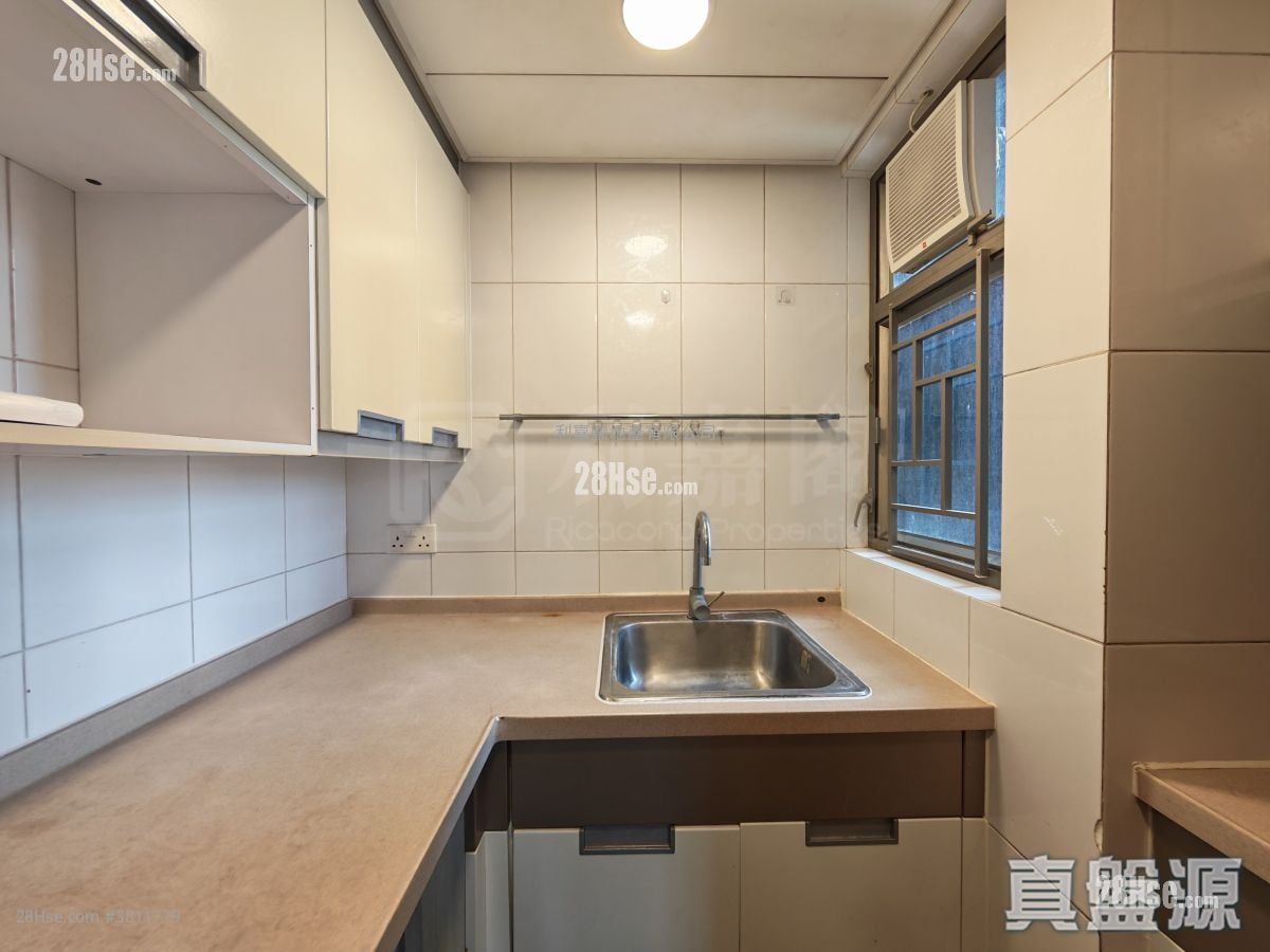 Yoho Town Sell 2 Bedrooms , 1 Bathroom 393 ft²