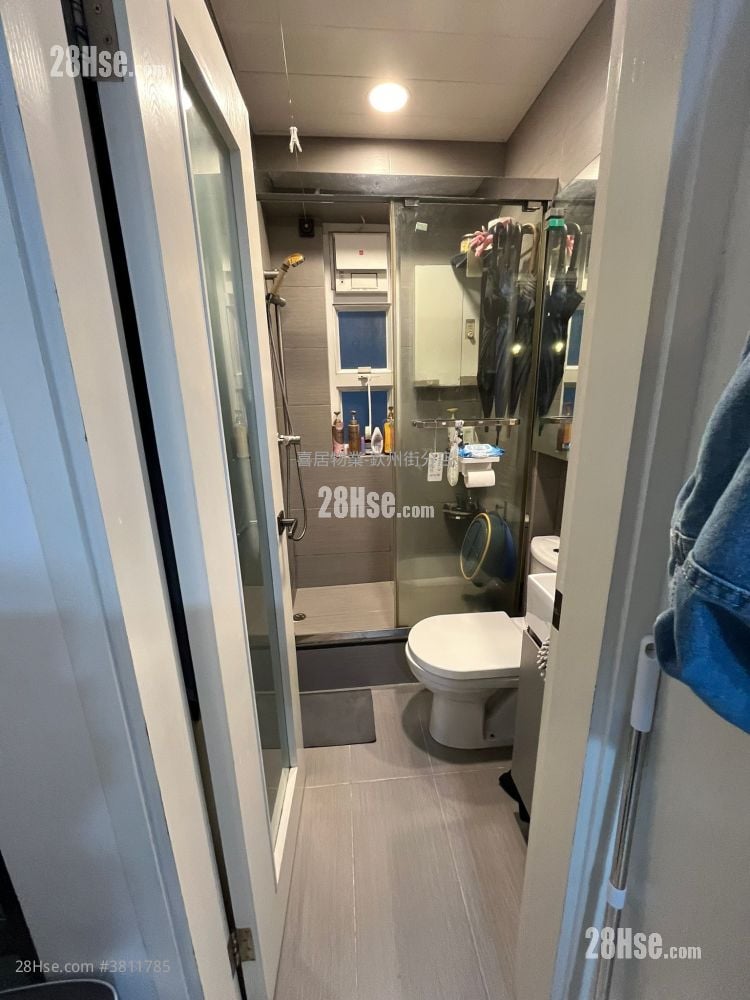 Chi Wing Court Sell 1 Bedroom , 1 Bathroom 245 ft²