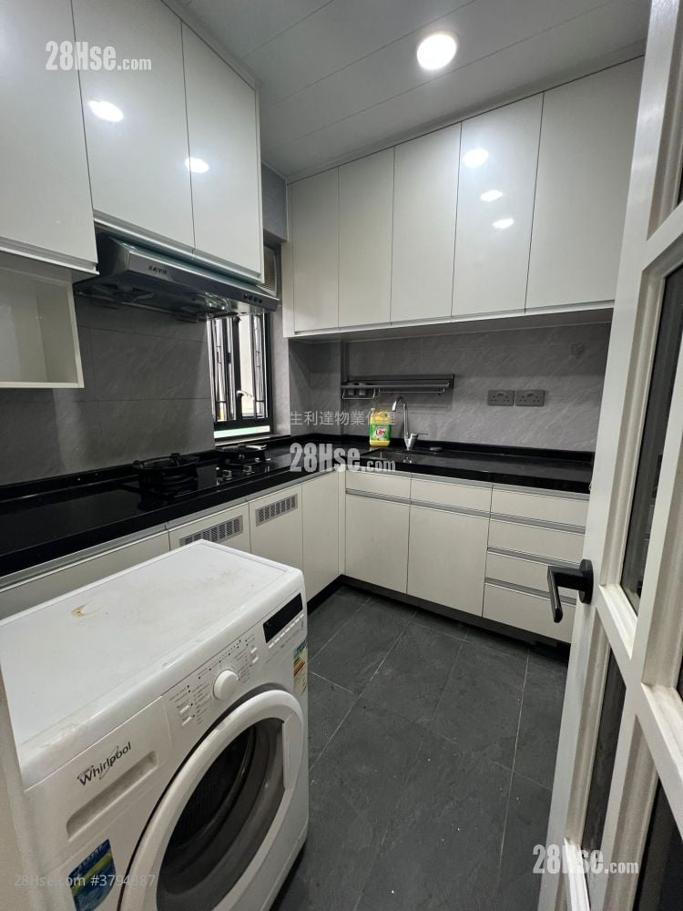 云天大楼 租盘 3 房 , 2 浴室 734 平方尺