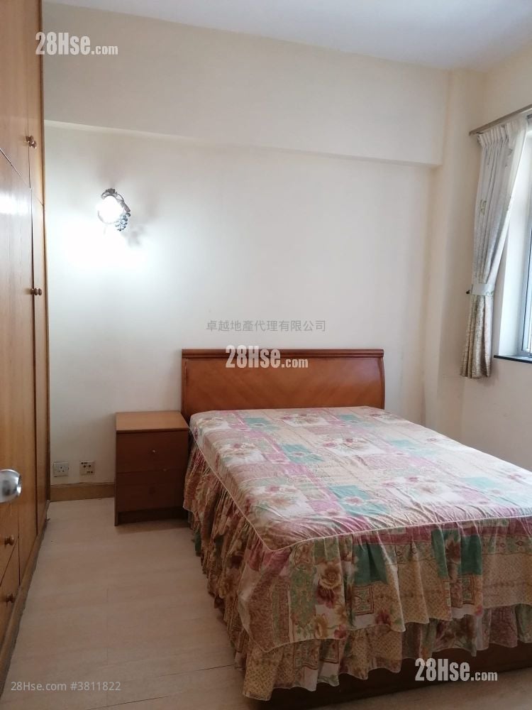 Pak Lee Building Sell 3 Bedrooms , 1 Bathroom 670 ft²