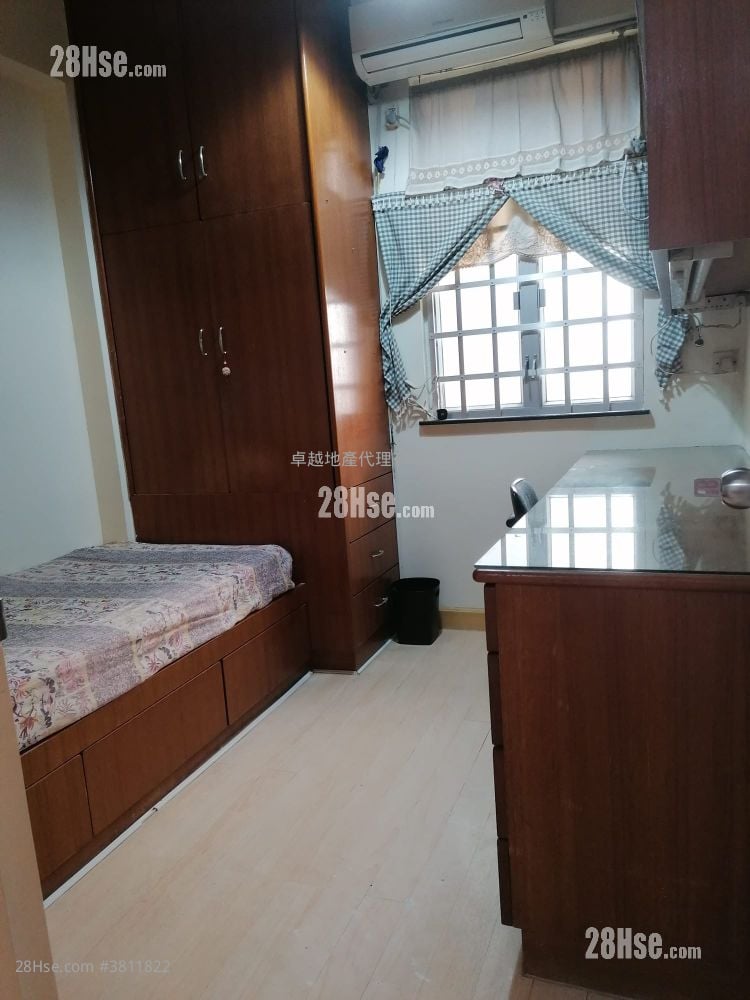 Pak Lee Building Sell 3 Bedrooms , 1 Bathroom 670 ft²
