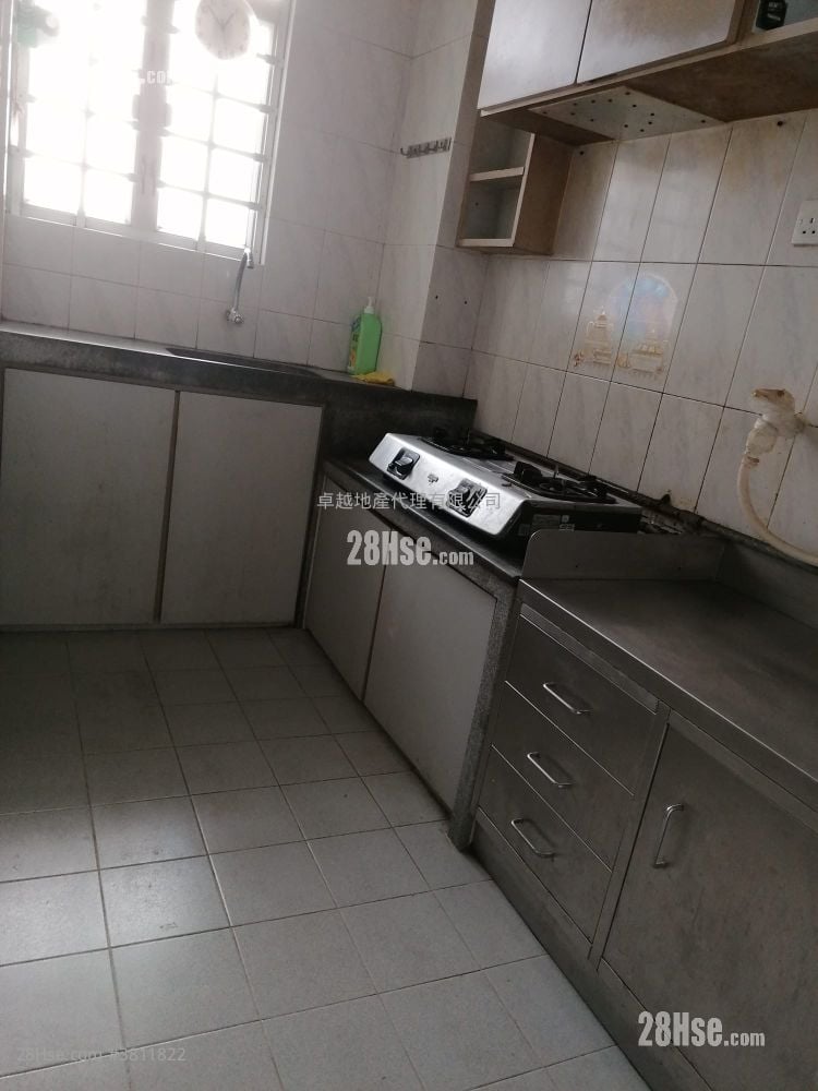 Pak Lee Building Sell 3 Bedrooms , 1 Bathroom 670 ft²