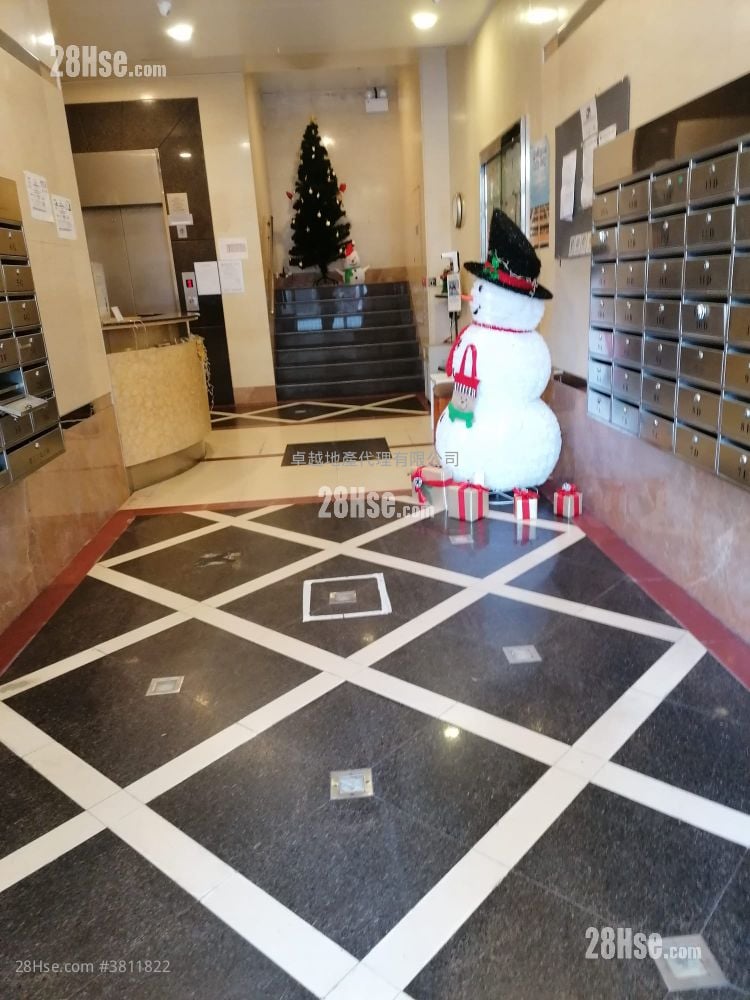 Pak Lee Building Sell 3 Bedrooms , 1 Bathroom 670 ft²