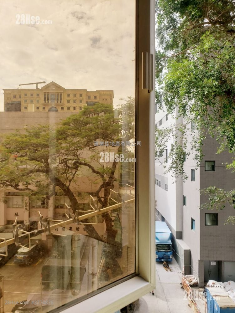 Chinese Mansion Sell 2 Bedrooms , 1 Bathroom 417 ft²